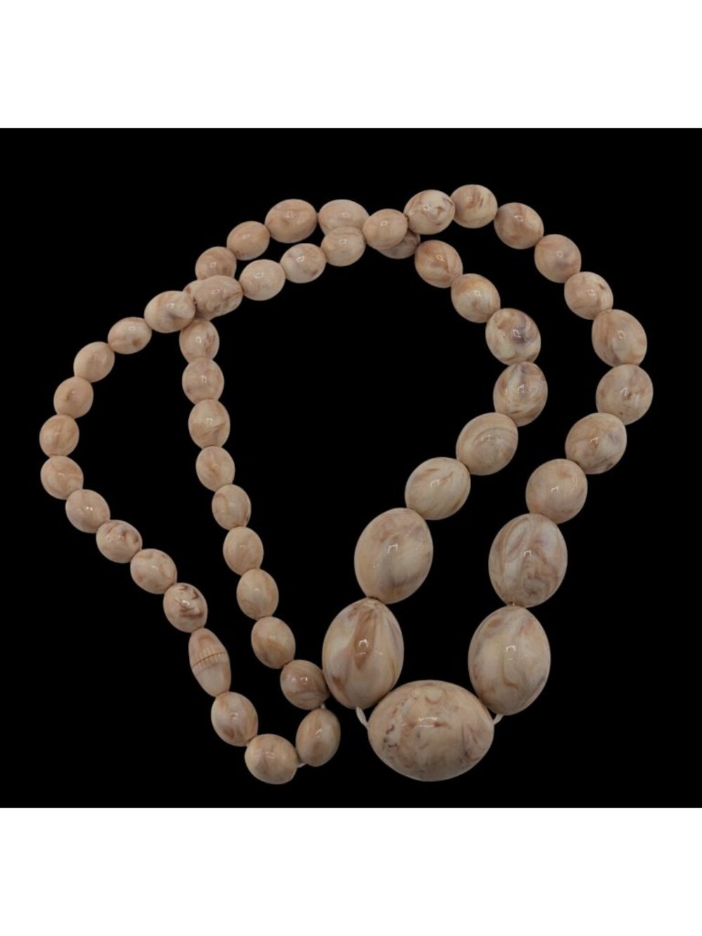 Vintage Marbled Cream Lucite Beaded Necklace With Screw Clasp